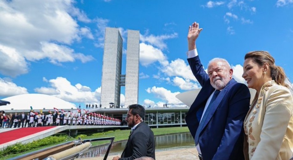 Lula asumió su tercer mandato: buscará imponer