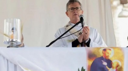 País