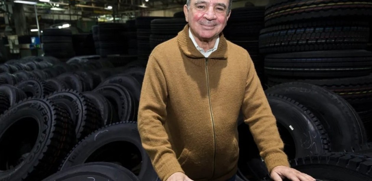 Caputo elimina arancel para el aluminio y vuelve a golpear al dueño de FATE