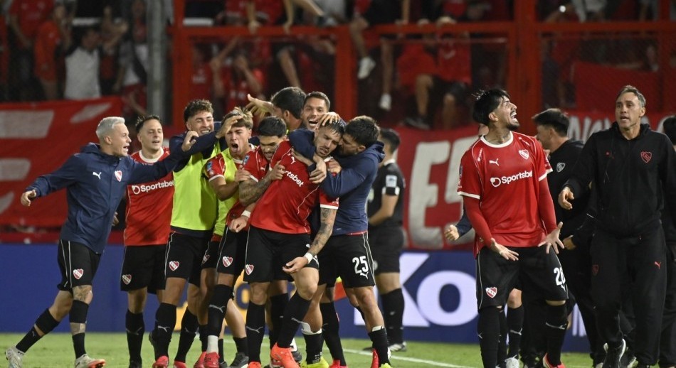 Independiente cambió insultos por aplausos al final: empató 4-4 con Unión