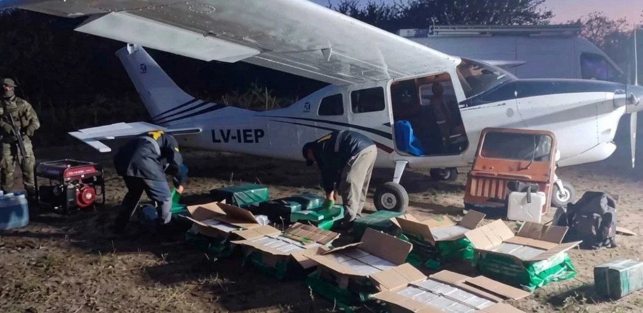 Interceptaron una avioneta en Santa Fe y secuestraron más de 400 kilos de cocaína