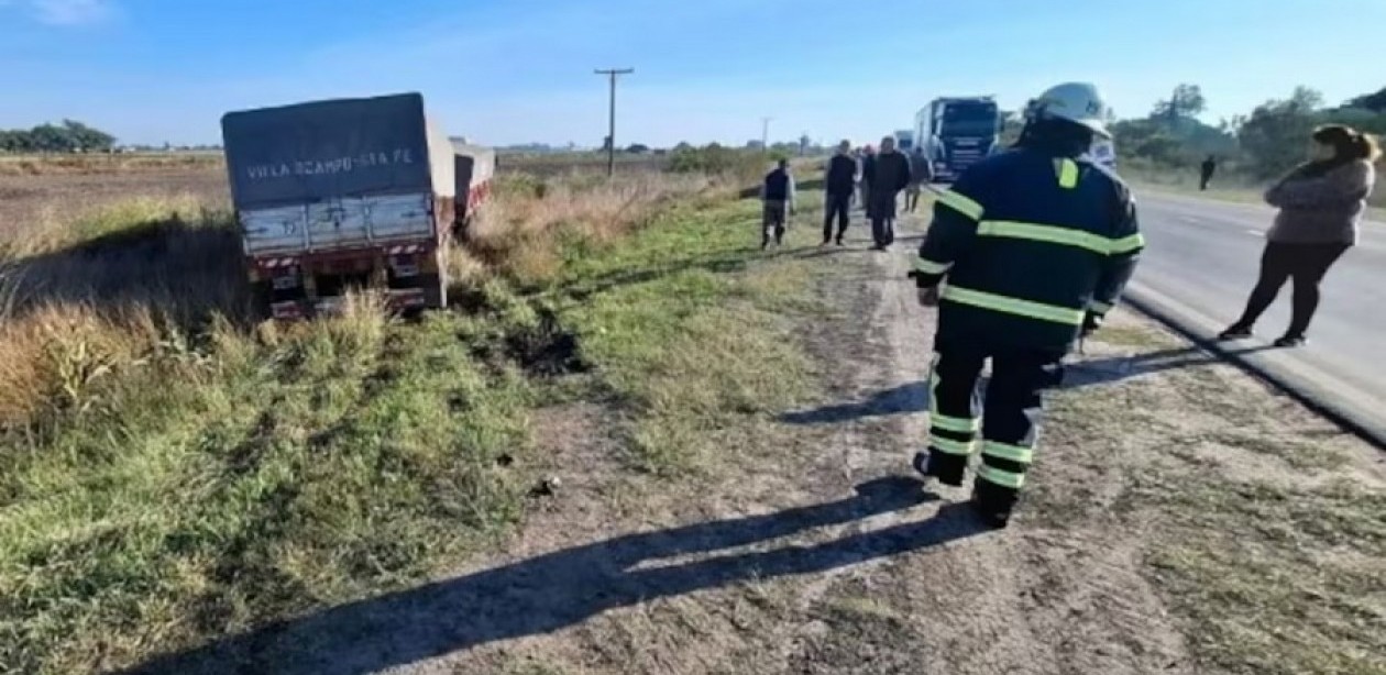 Un hombre murió y cuatro personas resultaron heridas en un choque frontal en Santa Fe