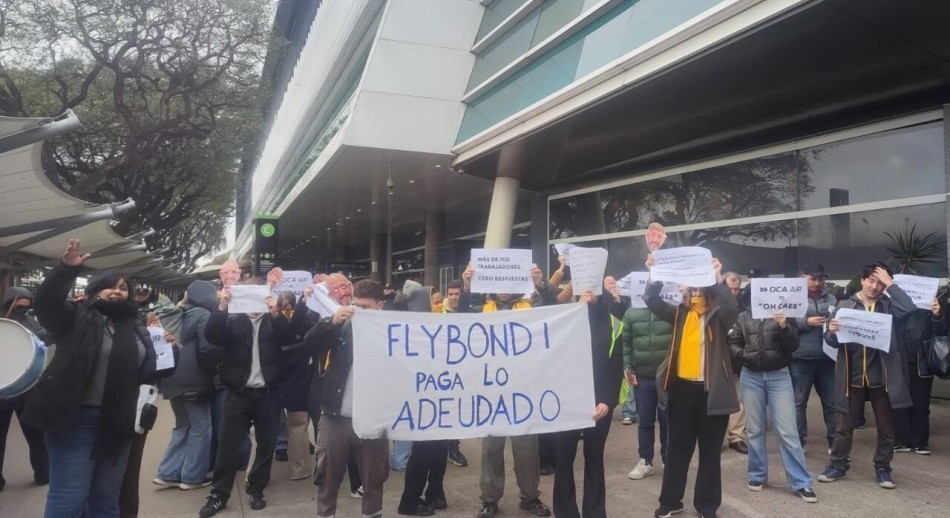 Embargaron las cuentas de Flybondi y sus trabajadores marchan por salarios impagos