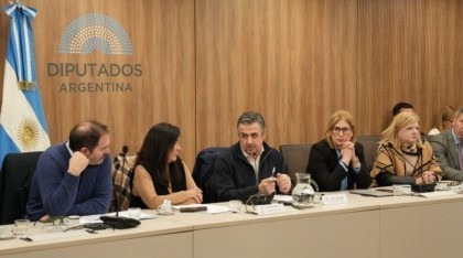 País