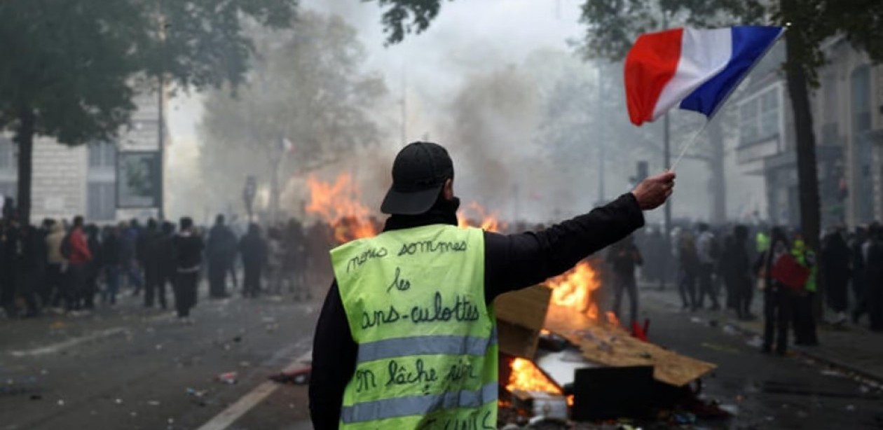 El Gobierno de Francia decretó toques de queda parciales tras la ola de disturbios